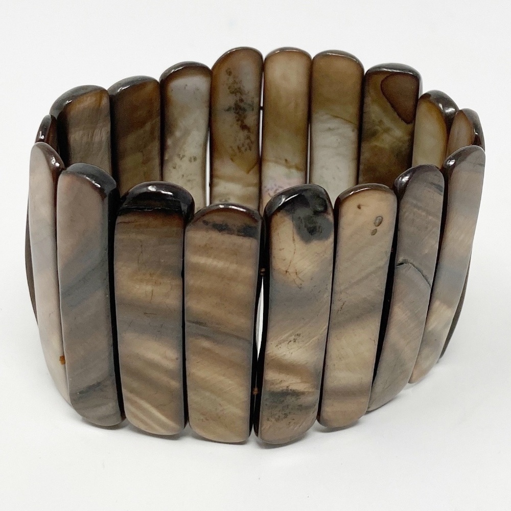 River Shell Stretch Bracelet - Picture 6 of 6